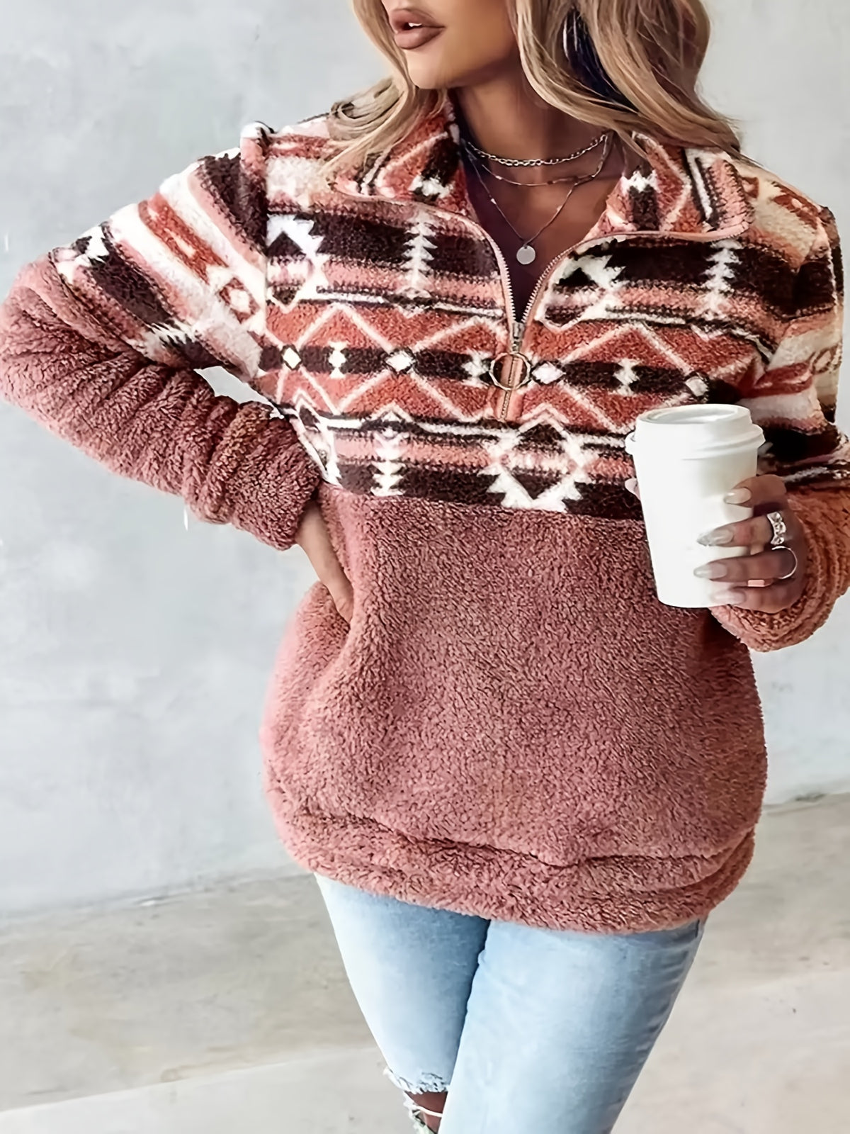 BEAUMONT NICE | SWEAT-SHIRT À MI-ZIP EN MOTIF GÉOMÉTRIQUE POUR FEMMES